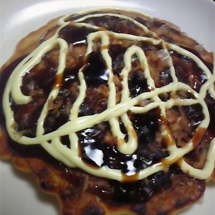 味付豚細切れ肉が入ったお好み焼き